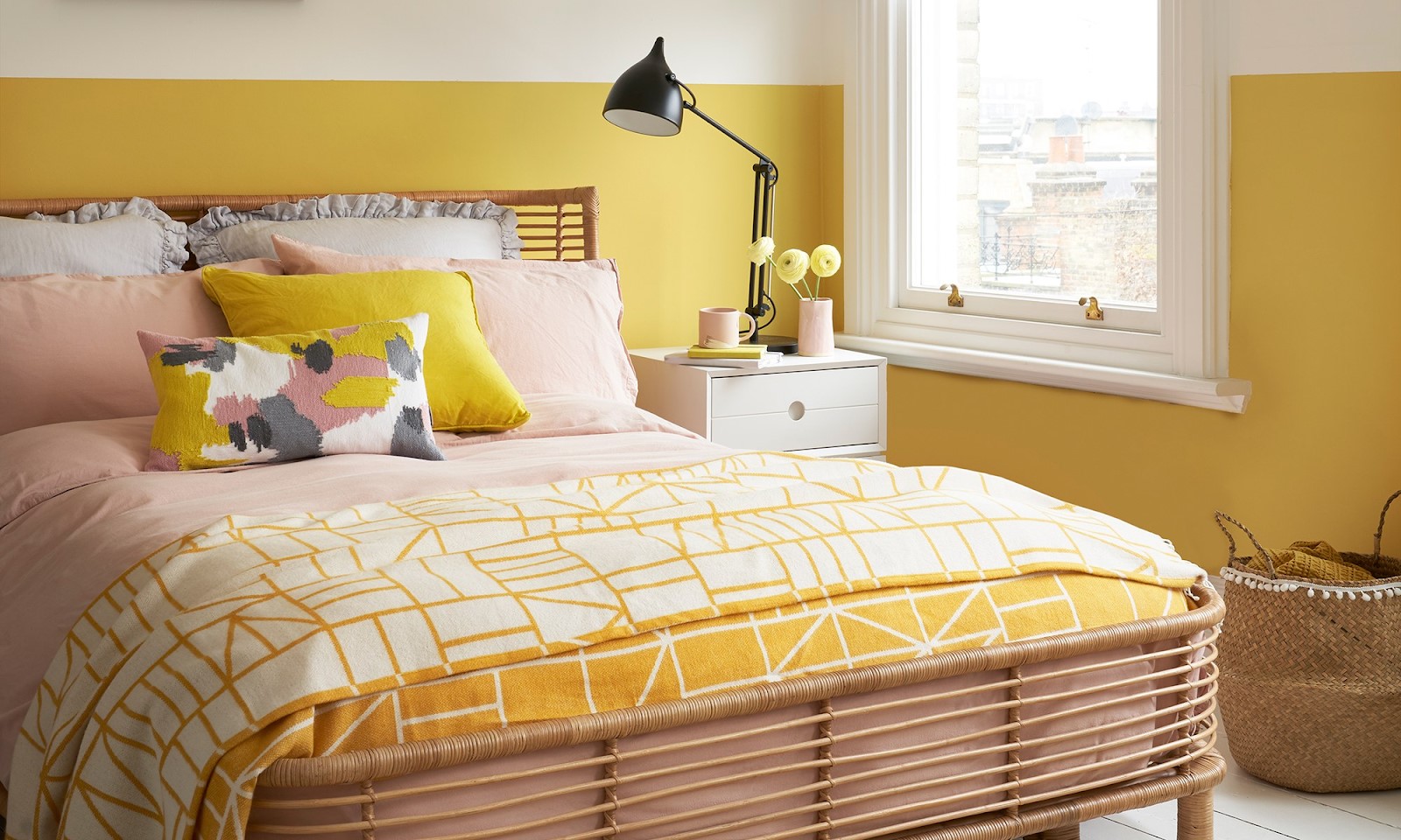 Cách sơn màu phòng ngủ đẹp màu vàng